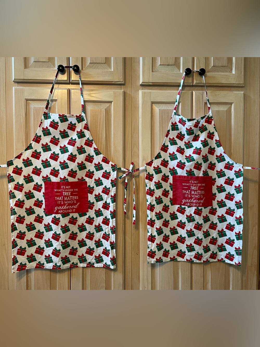 Holiday Gift Print Kitchen Apron with Red Pocket (Set of 2)